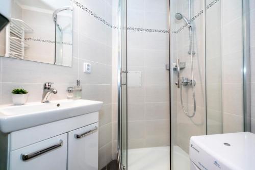 a bathroom with a sink and a shower at Apartmán 17 priamo na svahu so zľavou na skipasy in Donovaly