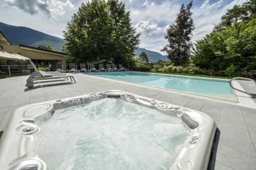 Bazén v ubytování Vital Hotel Flora nebo v jeho okolí