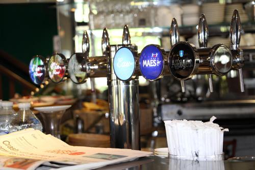 a bar with a row of cups on a counter at Hôtel Crocus Caen Mémorial in Caen