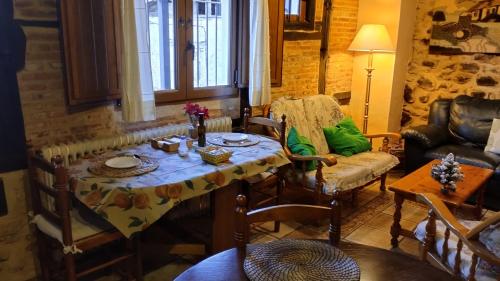 a living room with a table and a couch at Hotel La Casa Chacinera in Candelario