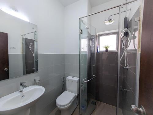 Koupelna v ubytování Elixia Emerald 2 Bed Room Fully Furnished Apartment colombo, Malabe