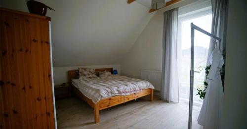 a bedroom with a bed and a large window at ACH TO TU KARPACZ in Karpacz