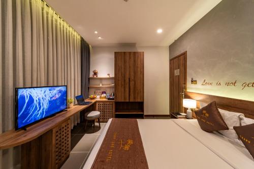 Μια τηλεόραση ή/και κέντρο ψυχαγωγίας στο Thanh Long Hotel - Bach Dang