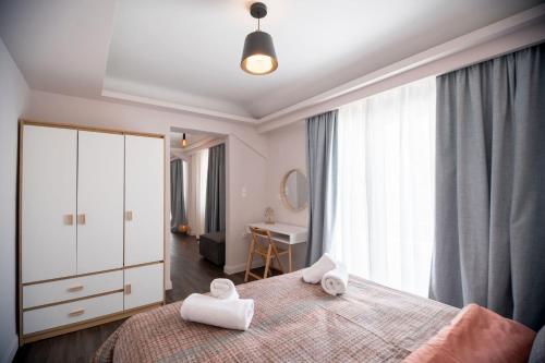 Niki Athens Suites - Sunny Suite in Monastiraki Historical Centre