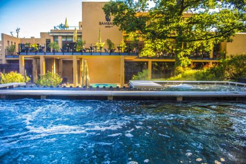 Bazén v ubytovaní Bambara Hotel alebo v jeho blízkosti