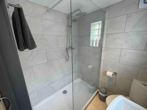 Koupelna v ubytování Roselea Cottage