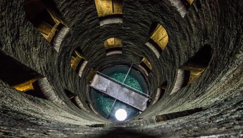 a view from the inside of a tunnel with a window at ORVIETO BRICK HOUSE in Orvieto Scalo