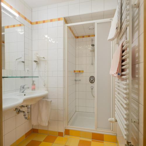 a bathroom with a shower and a sink at Ferienhof Neusacher Moser in Weissensee