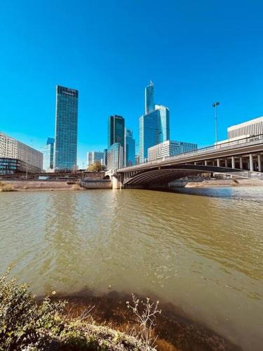 Photo de la galerie de l'établissement élégance à Neuilly : 5 min des Champs Elysées, à Neuilly-sur-Seine