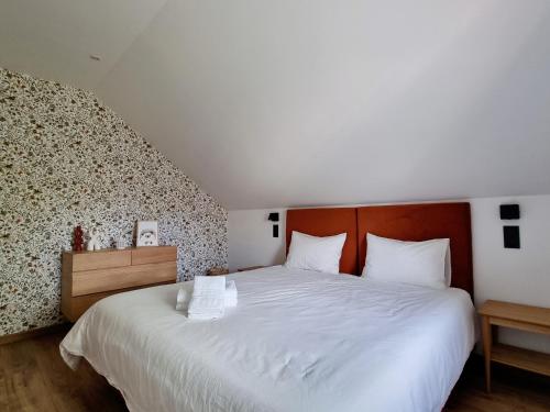 Voodi või voodid majutusasutuse Gîte Le Chambougeal avec spa privatif toas