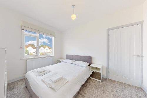 Легло или легла в стая в Modern 3 bedroom House with garden & private parking