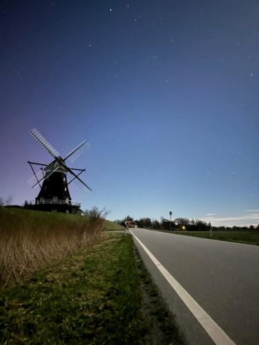 a windmill on the side of a road at Kleine Ella Pellworm in Pellworm