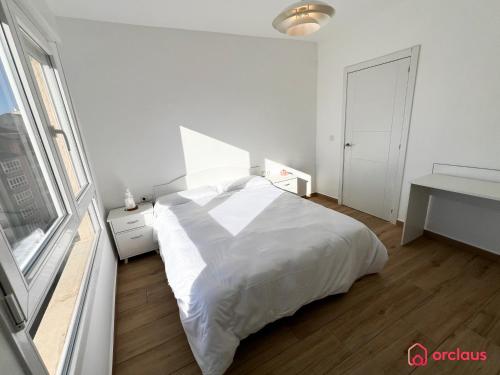 a white bedroom with a bed and a window at Estilo y Elegancia en el Centro in Castellón de la Plana