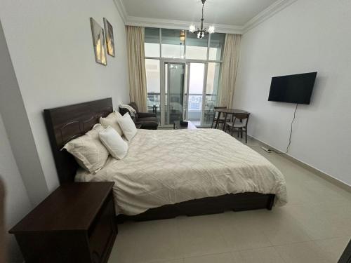 Una cama o camas en una habitación de Cozy Private Studio APT in Al Mamzar Sharjah