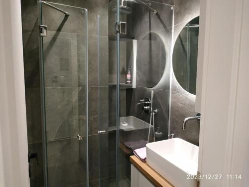 Artemis Luxury Suite in Iktinou Pedestrian & Mitropolitou Iossif area