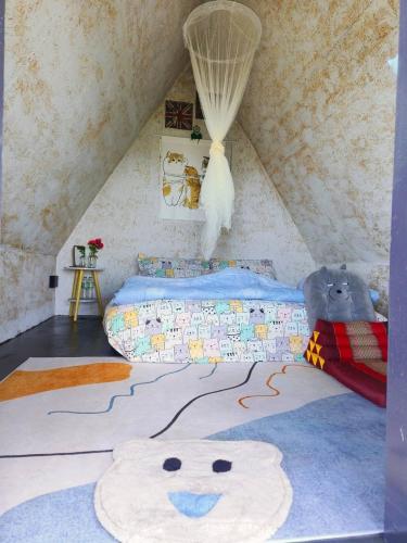 a bedroom with a bed in a attic at SZ Samui Glamping in Ban Sa Ket