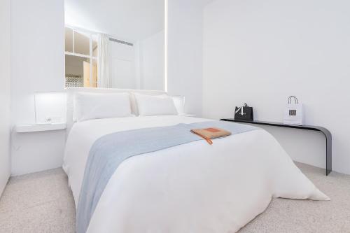 Postel nebo postele na pokoji v ubytování BHost - Lumière Suites