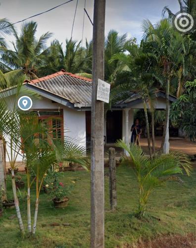 uma casa com um sinal em frente em Pethum holiday home em Anuradhapura