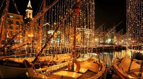 Γενική άποψη της πόλης Sanary-sur-Mer ή θέα της πόλης από  αυτό το διαμέρισμα