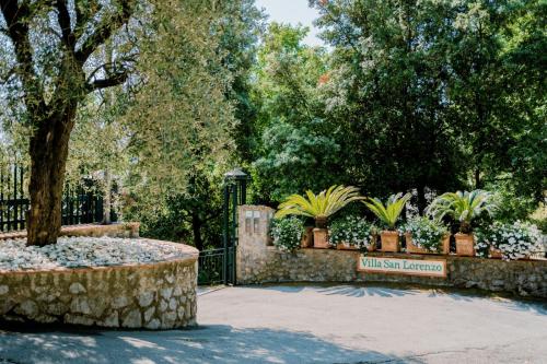 a sign for a park with plants on a fence at Villa San Lorenzo in Scala