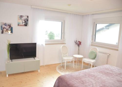 TV a/nebo společenská místnost v ubytování Ferienhaus Julia - Ossiacher See