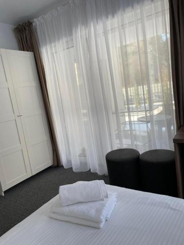 Katil atau katil-katil dalam bilik di Izabelės apartamentai