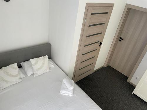 Katil atau katil-katil dalam bilik di Izabelės apartamentai