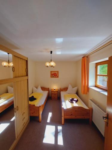 Ένα ή περισσότερα κρεβάτια σε δωμάτιο στο Ferienhaus NaturKraftEnergie