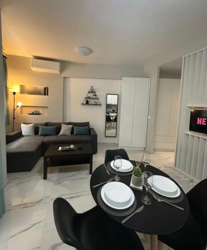 Ellis Oasis Apartment