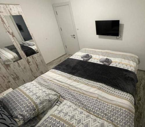 Krevet ili kreveti u jedinici u okviru objekta Leona B-1 apartman Živojinović