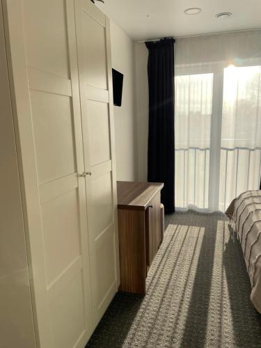 Katil atau katil-katil dalam bilik di Izabelės apartamentai