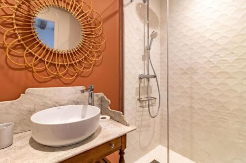 a bathroom with a sink and a shower at Gîte Apolise in Saint-Rémy-la-Varenne