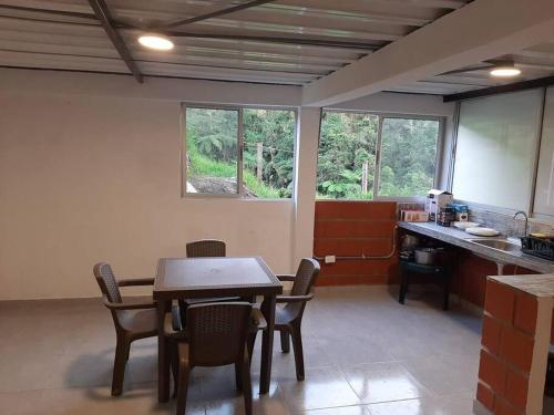 a kitchen with a table and chairs in a room at Acogedor apartamento in Manizales