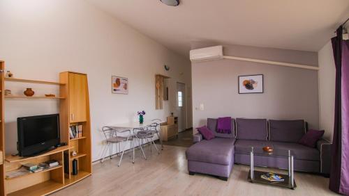 Jacqueline Apartment