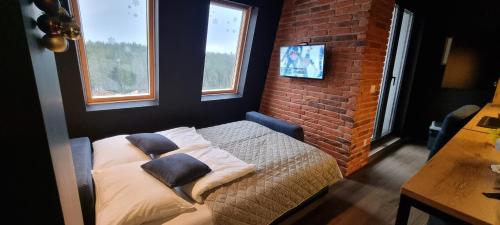 Una televisión o centro de entretenimiento en Apartman WINTER