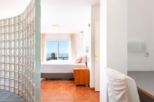 ベナルマデナにあるCasa Pamelaのベッドルーム1室(ベッド1台付)が備わります。