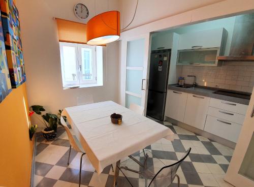 a small kitchen with a white table in a room at APARTAMENTO APODACA in Cádiz