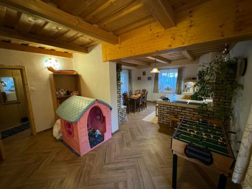 a room with a dog house and a living room at U Edyho in Zuberec