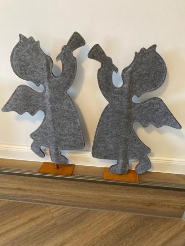 a couple of metal butterflies on a wall at Das BilderbuchCafe - Ferien Apartment NO 5 - Markt 7 in Havelberg