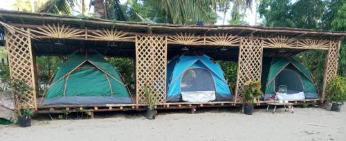 a group of tents on the beach at Akoya Beach Park and Cottages in Locaroc