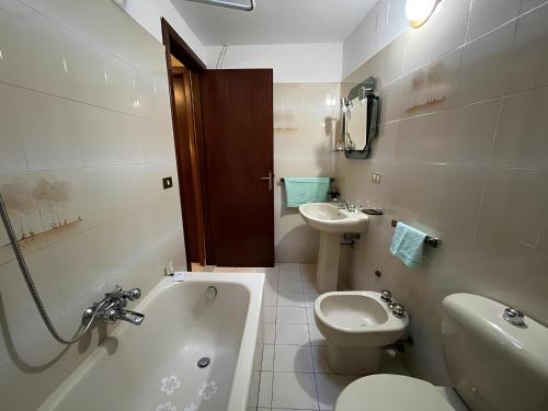 a bathroom with a tub and a toilet and a sink at Dimora dell'Etna in Randazzo