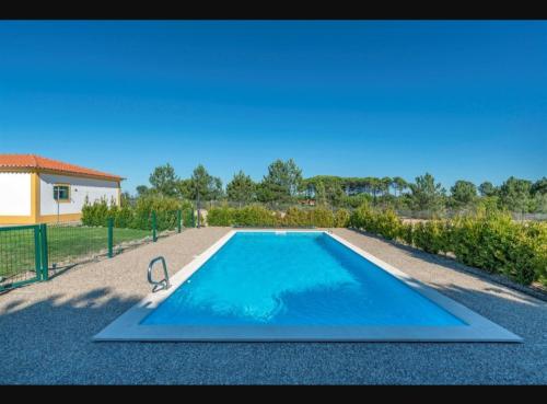 a swimming pool in the middle of a yard at O Cantinho dos Vieiras in Grândola