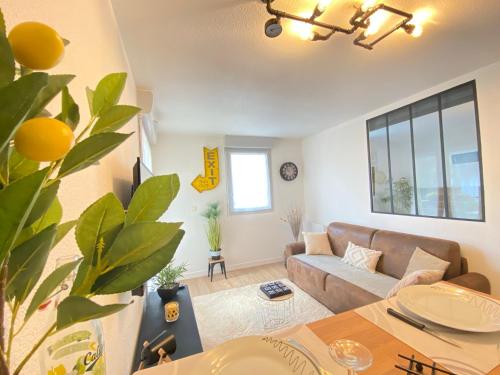 Photo de la galerie de l'établissement L Escapade Lourdaise Balcon Parking Wifi ville, à Lourdes