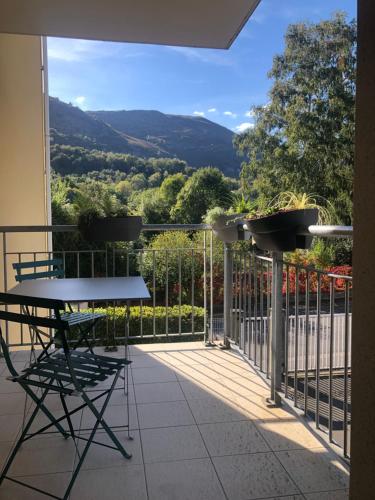 Photo de la galerie de l'établissement L Escapade Lourdaise Balcon Parking Wifi ville, à Lourdes