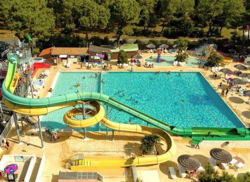 a large pool with a water slide at a water park at Mobil-home 6 personnes - Camping SIBLU Bonne Anse Plage in Les Mathes