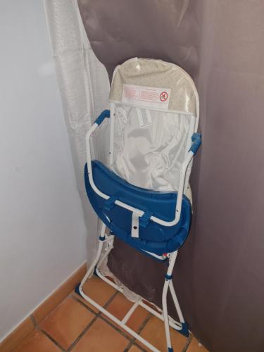a baby stroller sitting in the corner of a room at Studio des Flots - Tartane Martinique in La Trinité