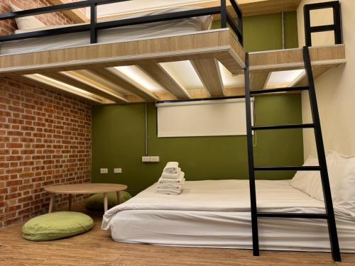Postel nebo postele na pokoji v ubytování BIRD series B&B&Hostel複合式民宿#本國旅客須先匯款