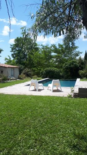 Photo de la galerie de l'établissement Maison de charme avec piscine, à Popian