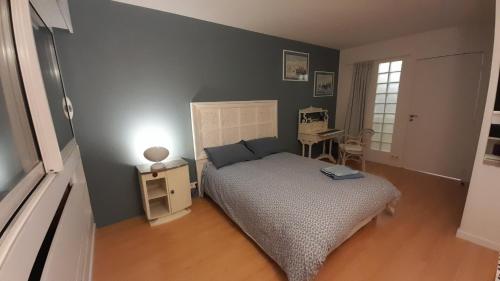 Ένα ή περισσότερα κρεβάτια σε δωμάτιο στο Homestay Rooms Paris Porte de Versailles