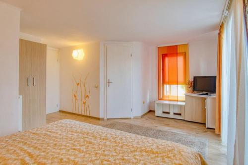 a bedroom with a bed and a television in it at Casa Preto E Branco in Moieciu de Jos